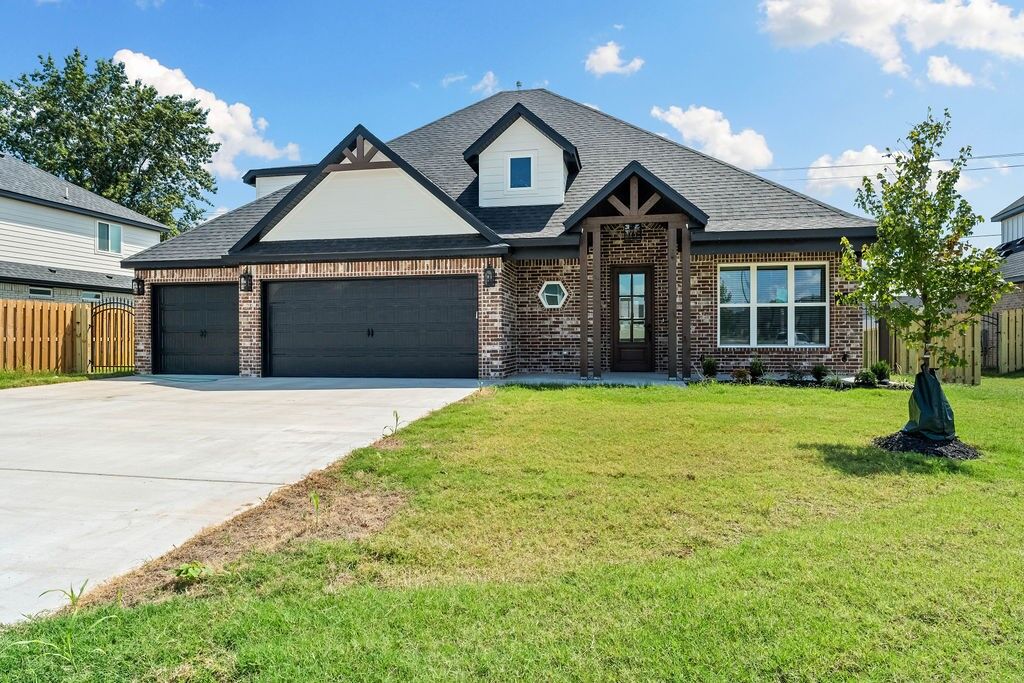 Property Photo: 110 Collins Way AR 72719