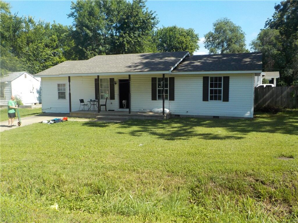 Property Photo: 108 NE Boston Street AR 72736
