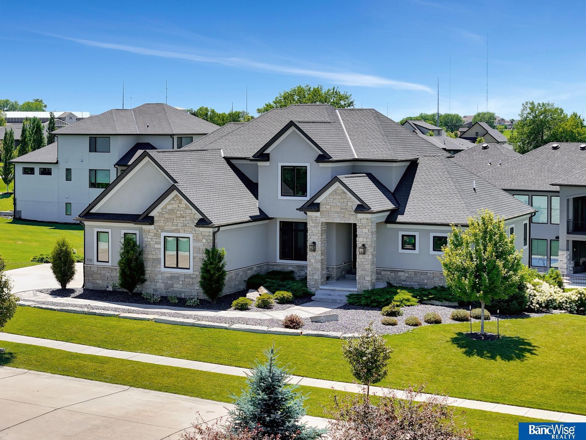 Property Photo: 7721 S 97 Bay NE 68526