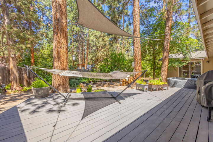 Property Photo: 60939 Amethyst Street OR 97702
