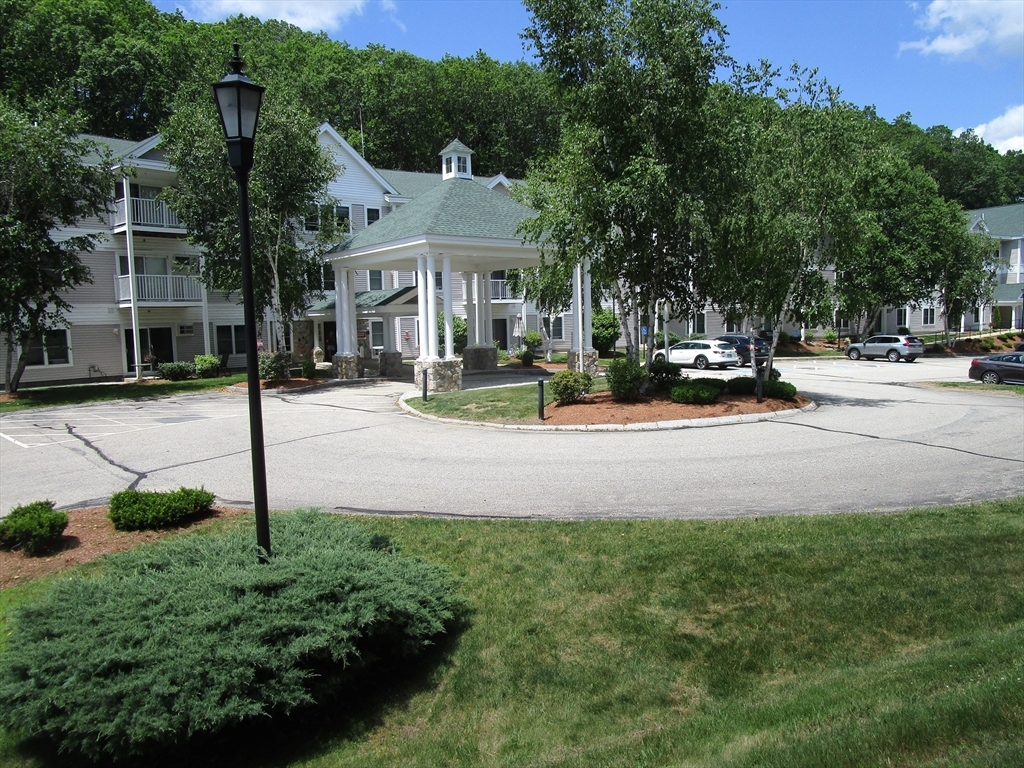 Property Photo:  265 Edward J Roy Dr 101  NH 03104 