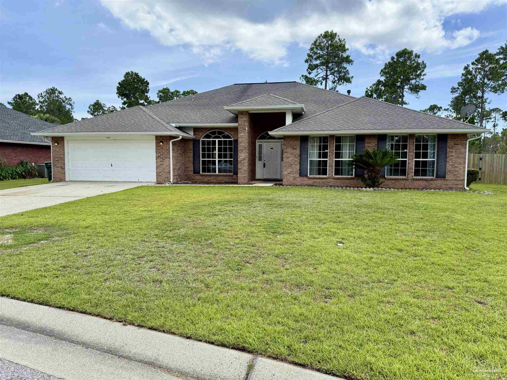 Property Photo: 11502 Aruba Dr FL 32506
