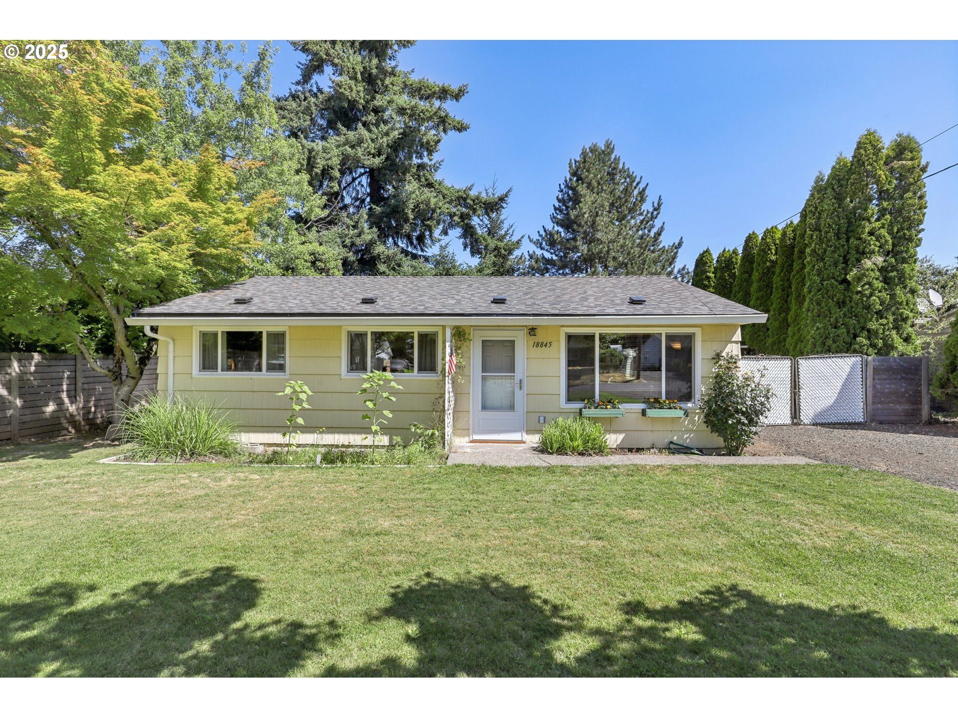 Property Photo: 18845 NE Couch Ln OR 97230