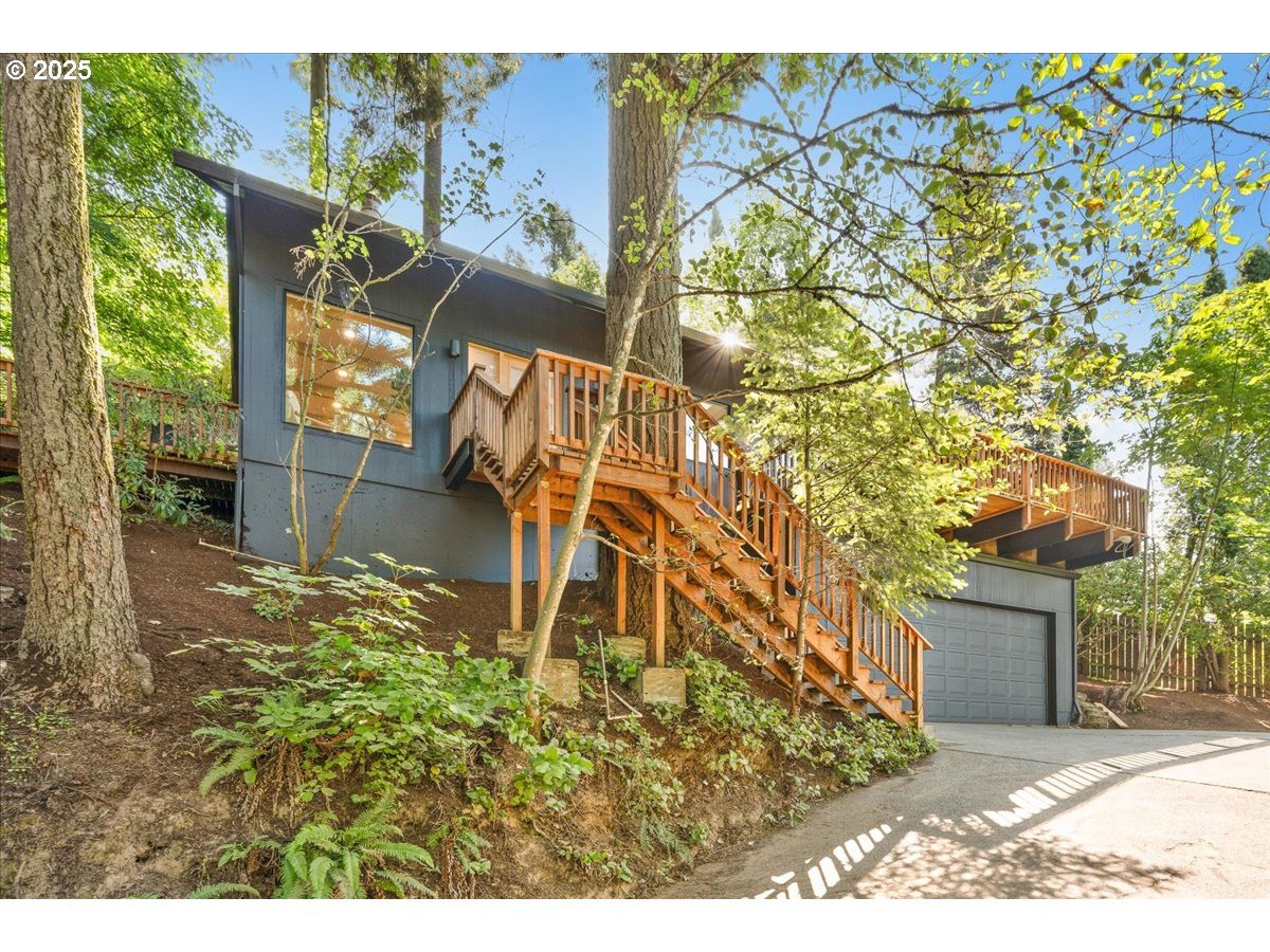 Property Photo: 4130 SW Chesapeak Ave OR 97239