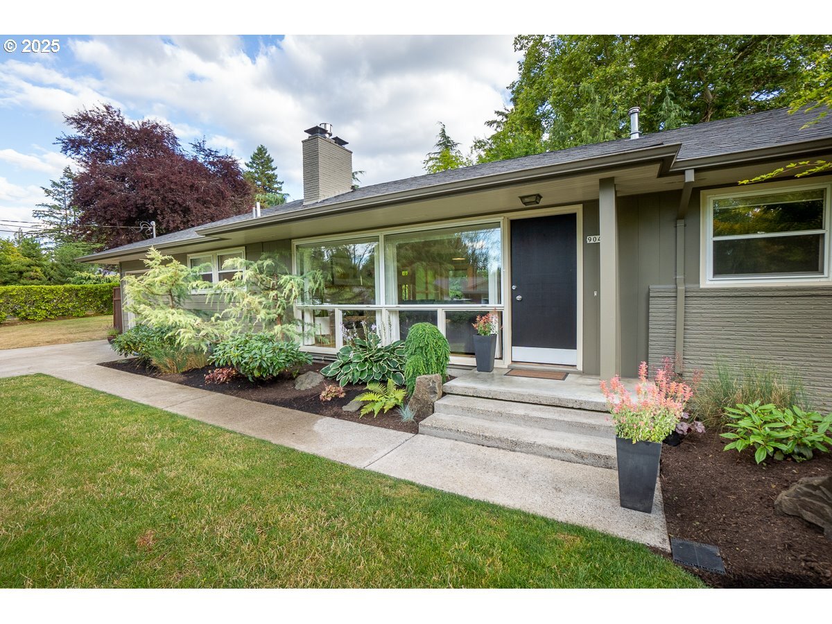Property Photo: 9040 SW Rambler Ln OR 97223