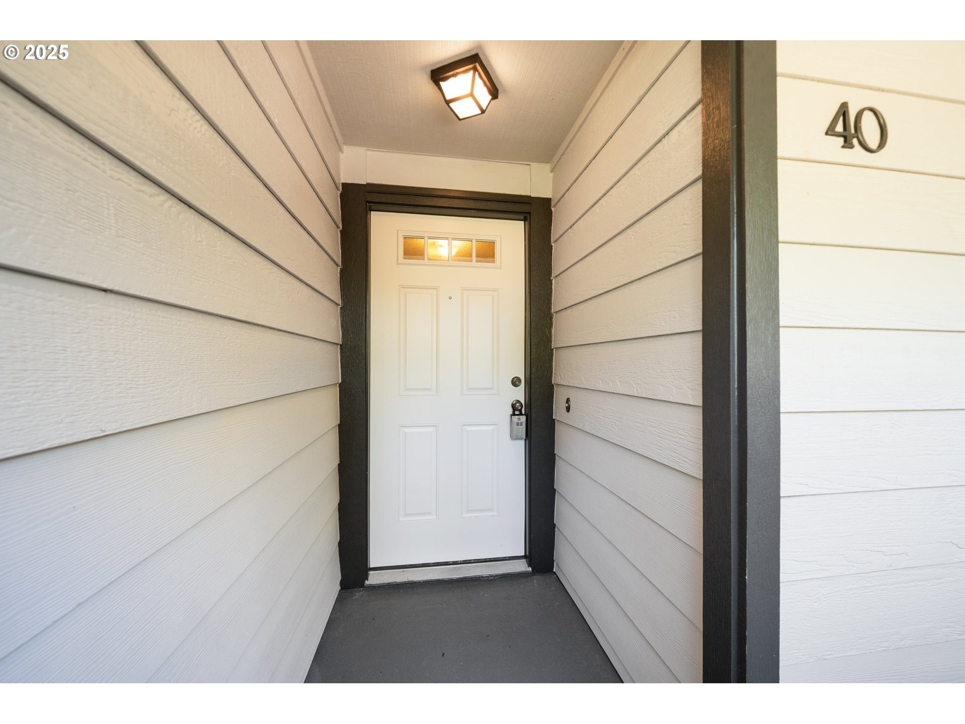 Property Photo: 29700 SW Courtside Dr 40 OR 97070