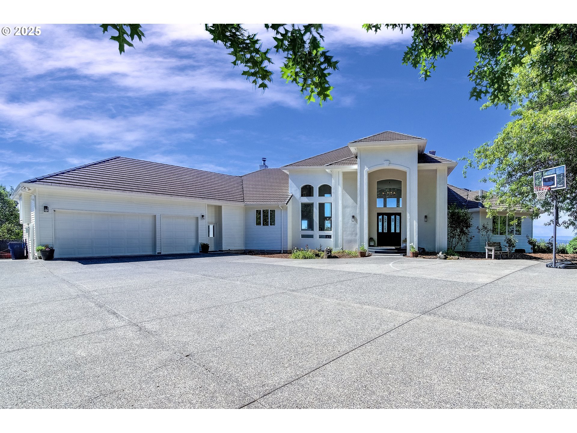 Property Photo: 22215 NE 128th Cir WA 98606