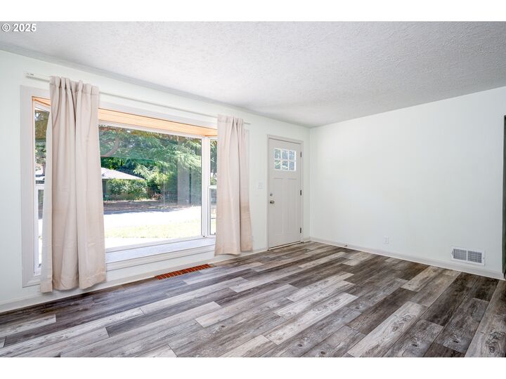 Property Photo: 3917 SE 116th Ave OR 97266