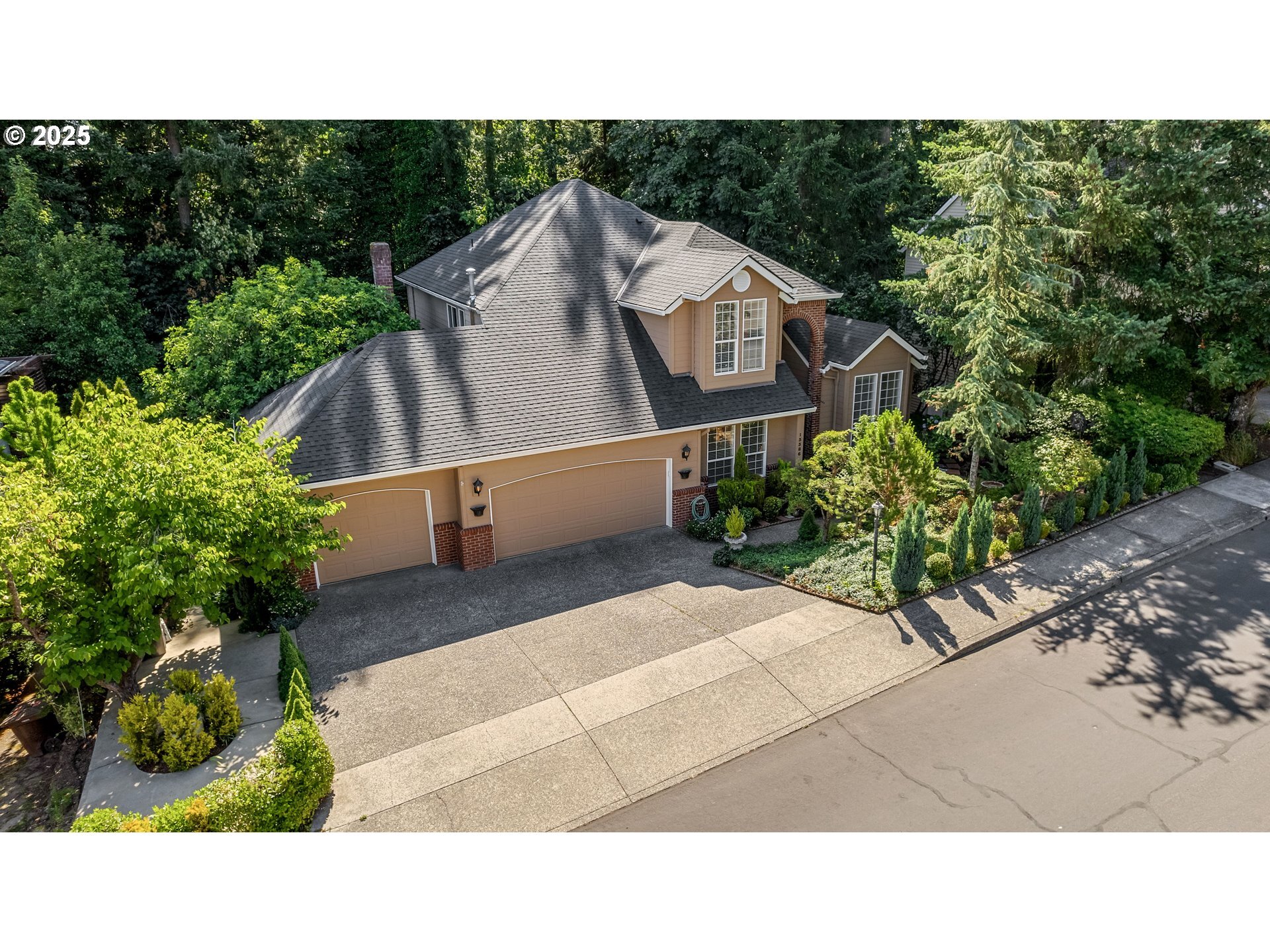 Property Photo:  13386 SW Hillshire Dr  OR 97223 