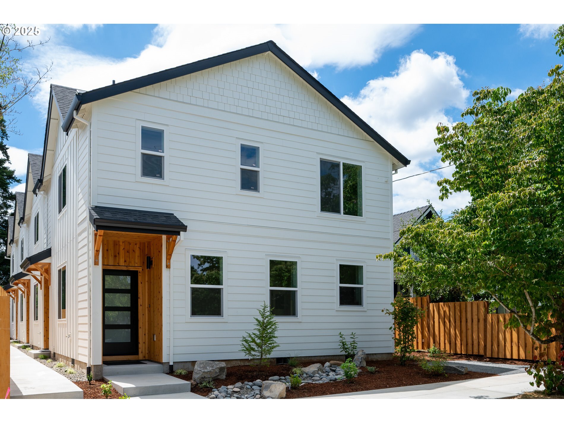 Property Photo: 8350 NE Holladay St OR 97220