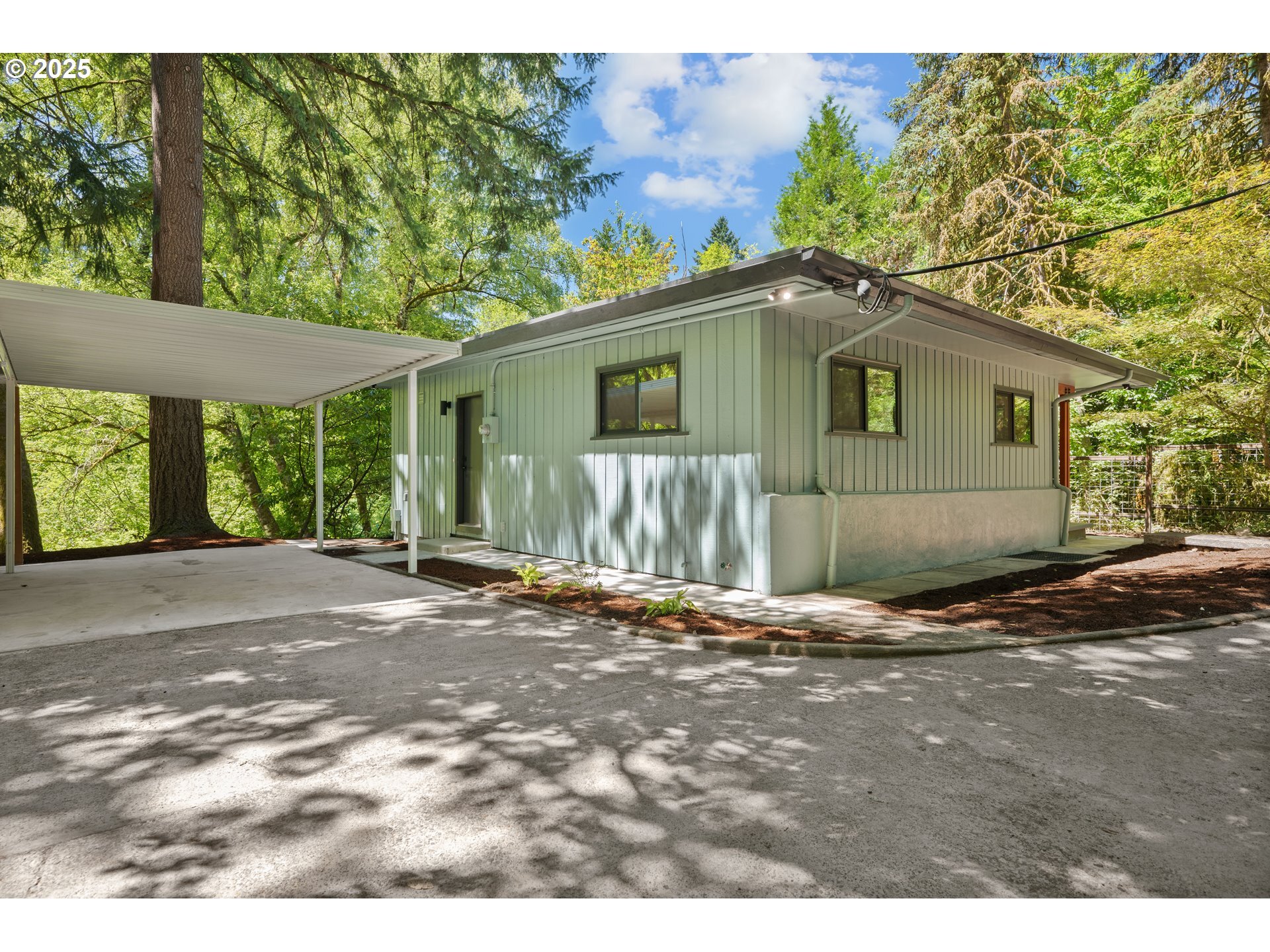 Property Photo: 5160 SW Custer St OR 97219