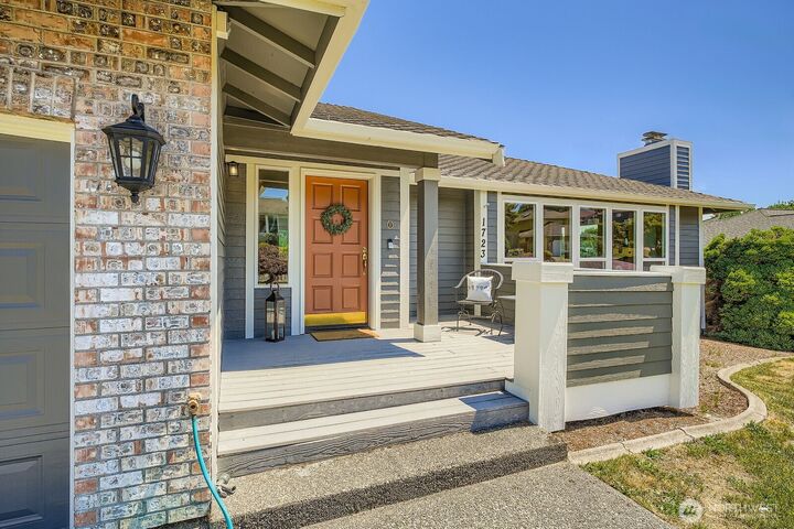 Property Photo: 1723 26th Street Pl SW WA 98371