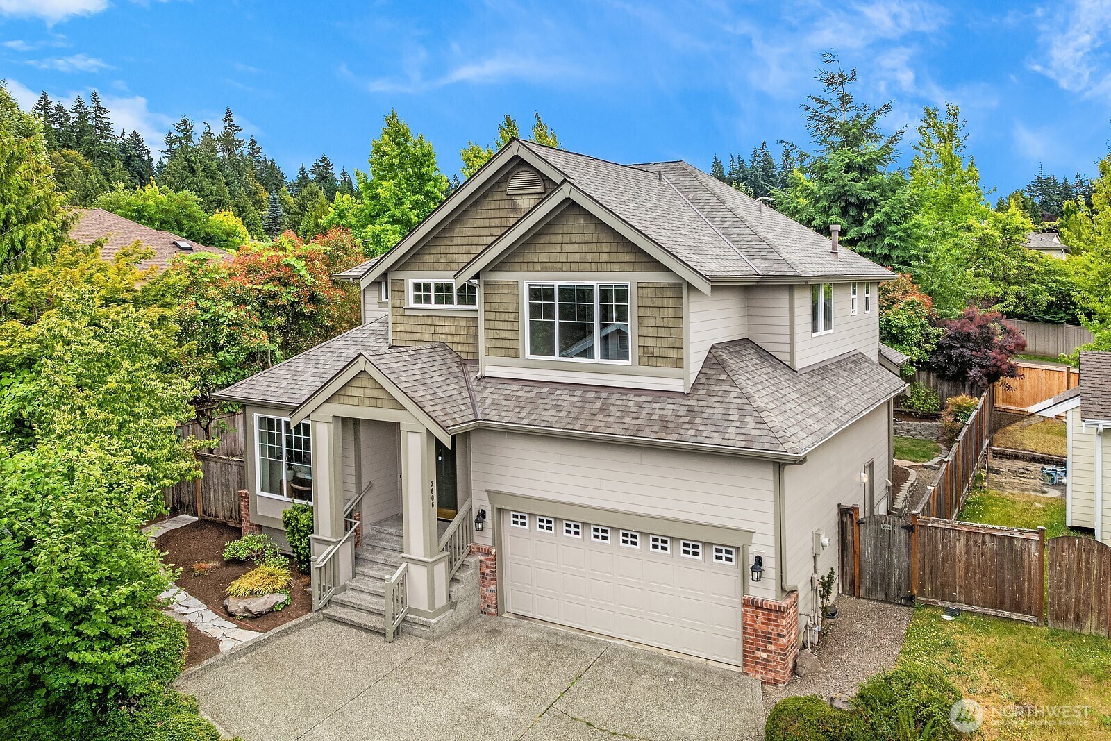 Property Photo: 3606 Monterey Court NE WA 98056