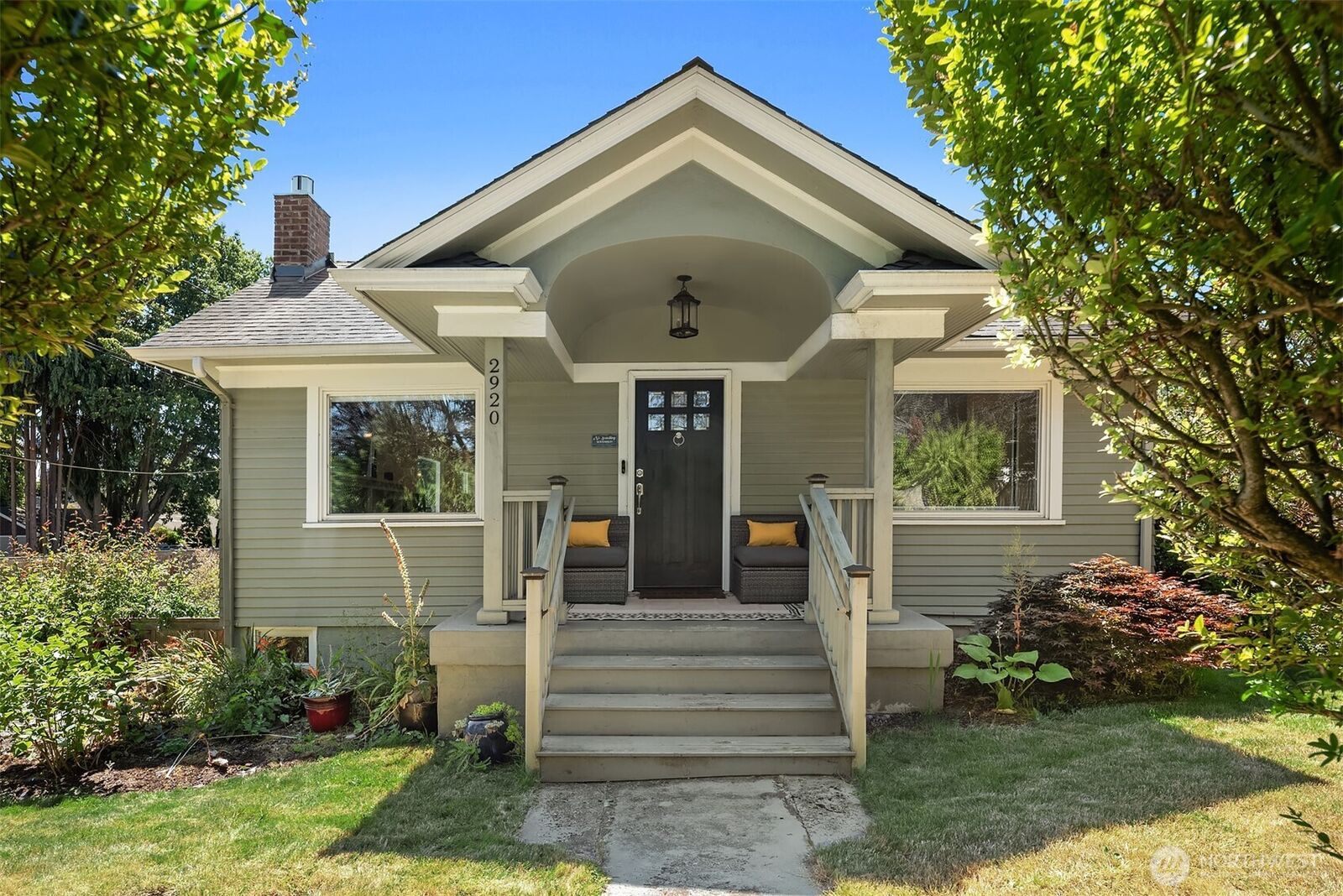 Property Photo:  2920  16th Street  WA 98201 