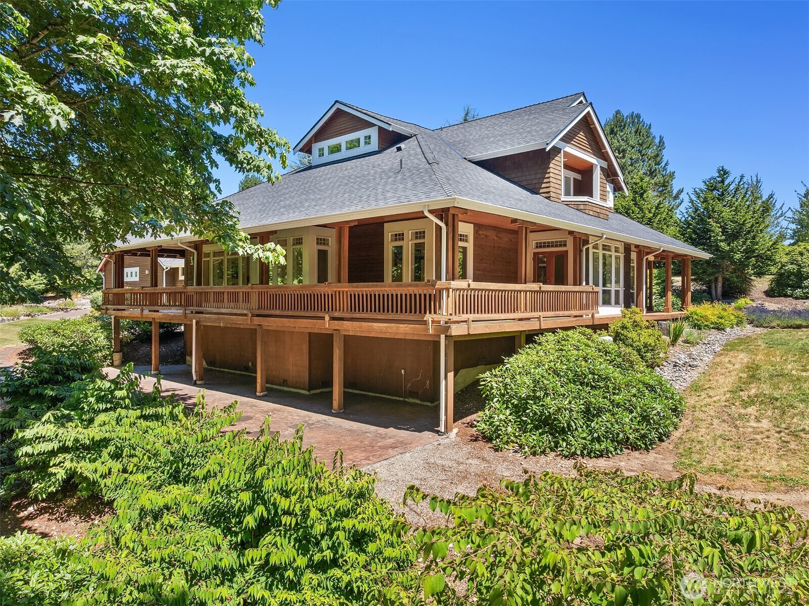 Property Photo: 17811 244th Avenue SE WA 98038