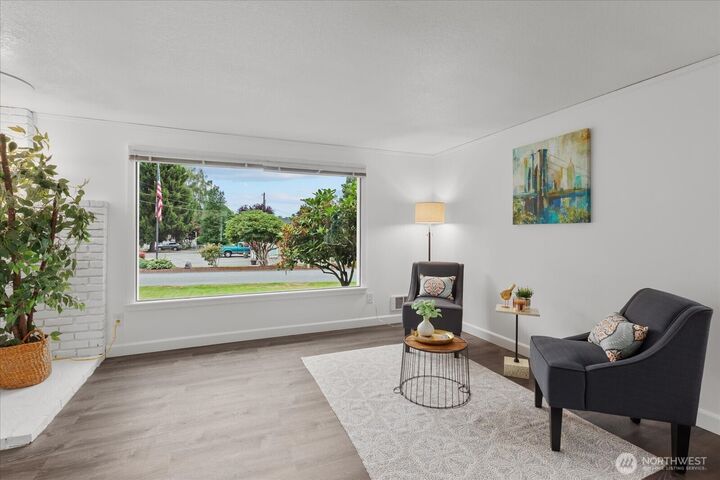Property Photo: 1202 44th Street SE WA 98203