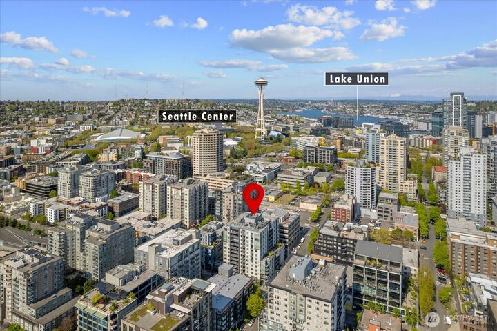 Property Photo:  76  Cedar Street Ph07  WA 98121 