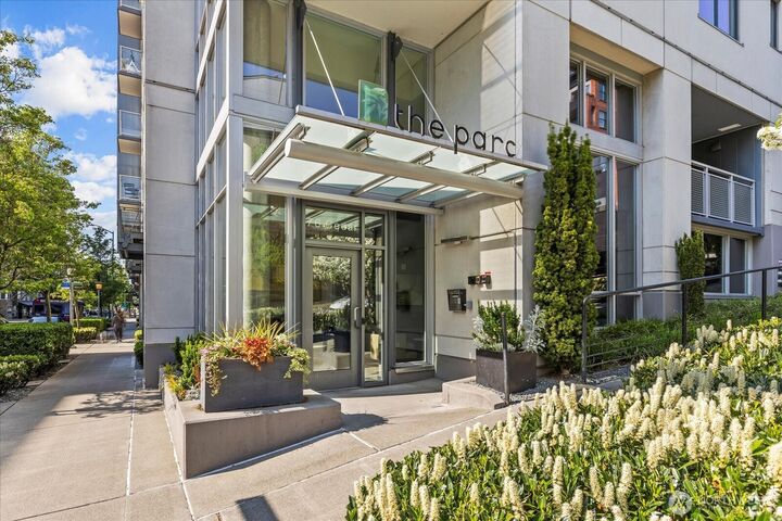 Property Photo: 76 Cedar Street Ph07 WA 98121