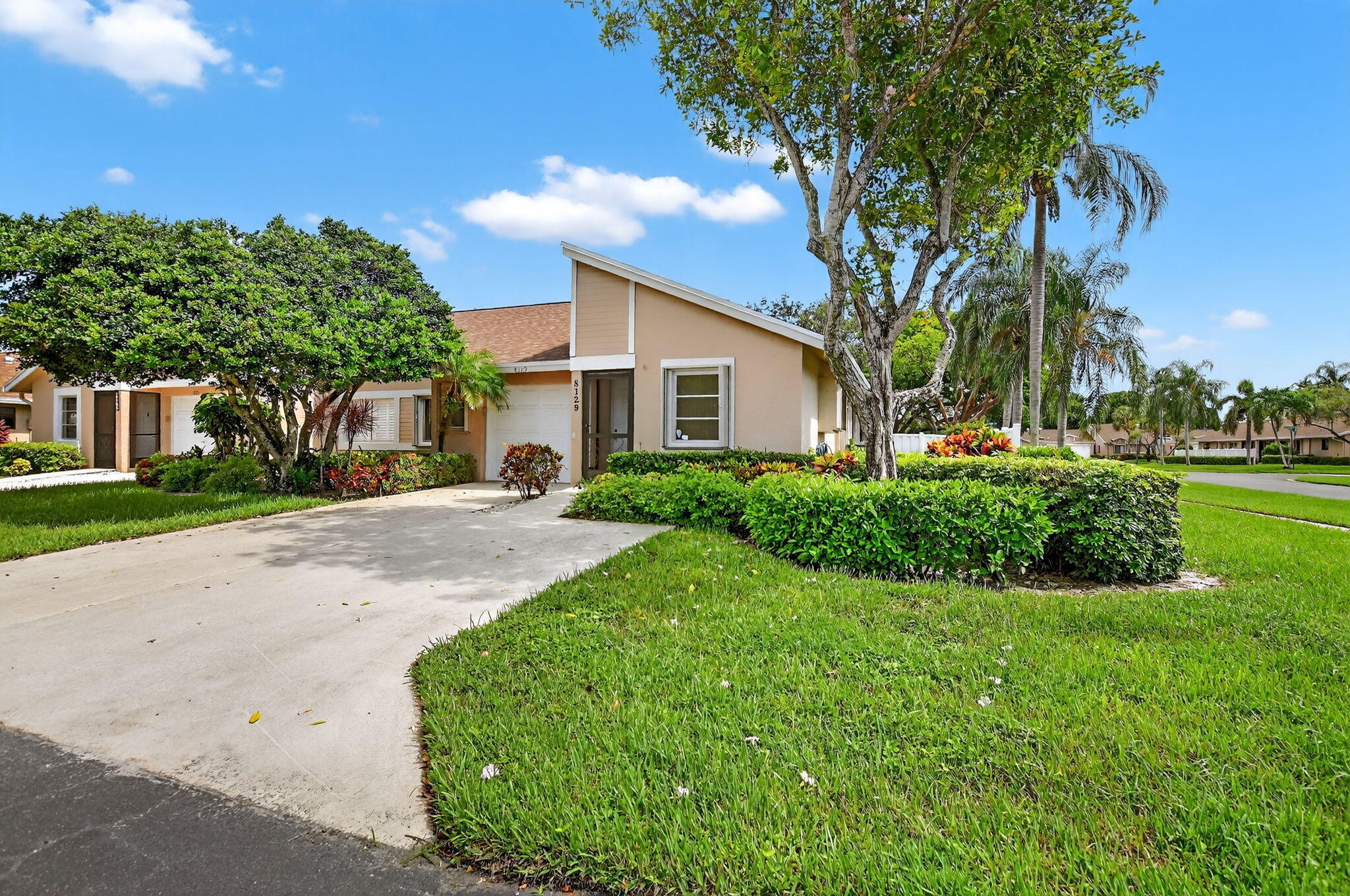 Property Photo: 8129 Springtree Road FL 33496