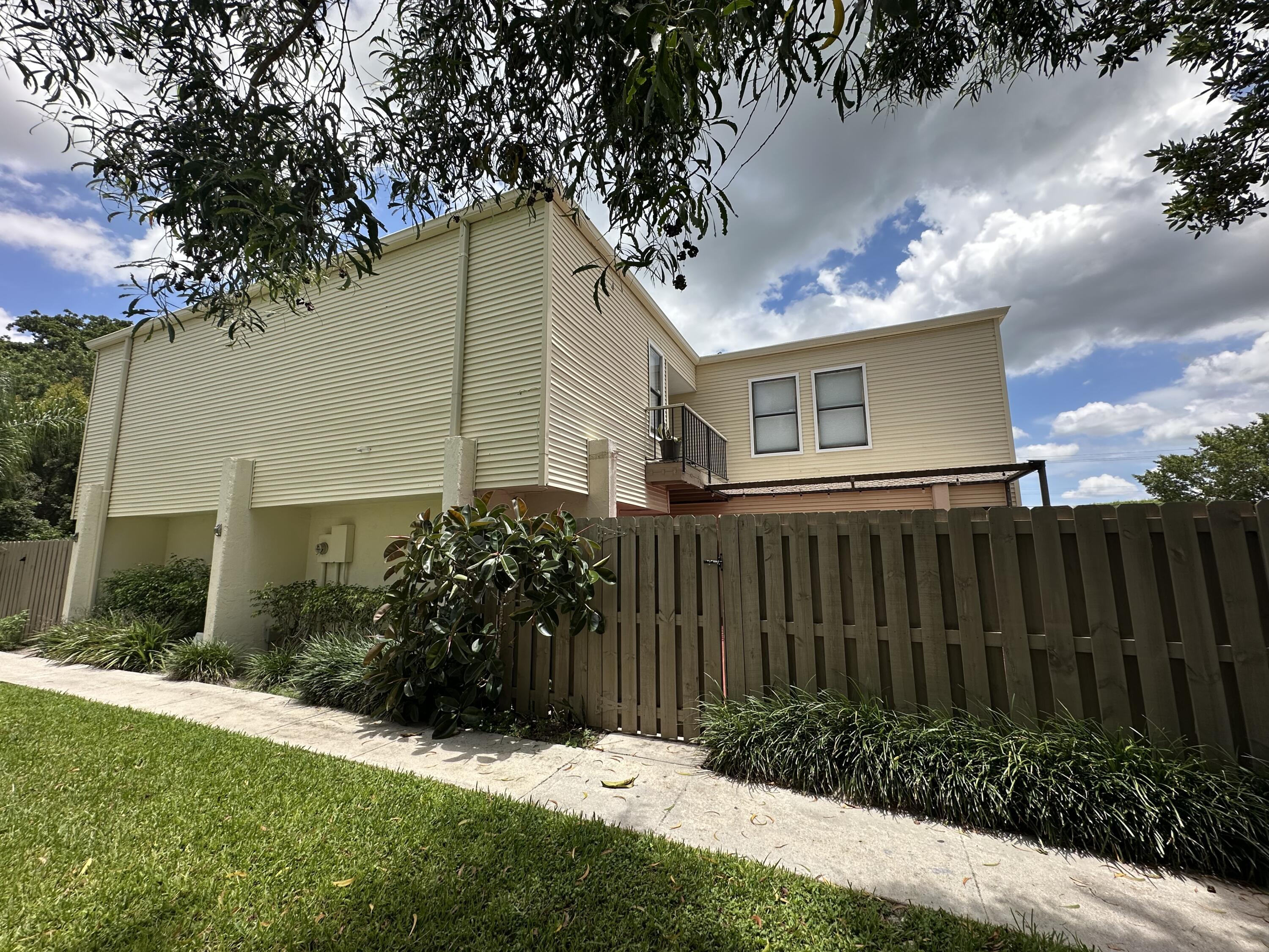 1562 Shaker Circle  Wellington FL 33414 photo