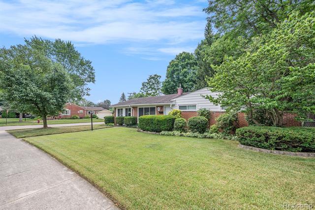 Property Photo: 18751 Norwich Road MI 48152