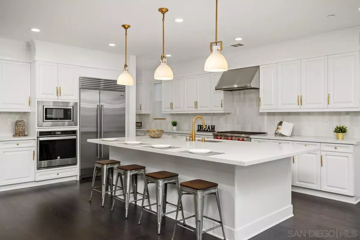 Property Photo: 2807 California Poppy Street CA 92029