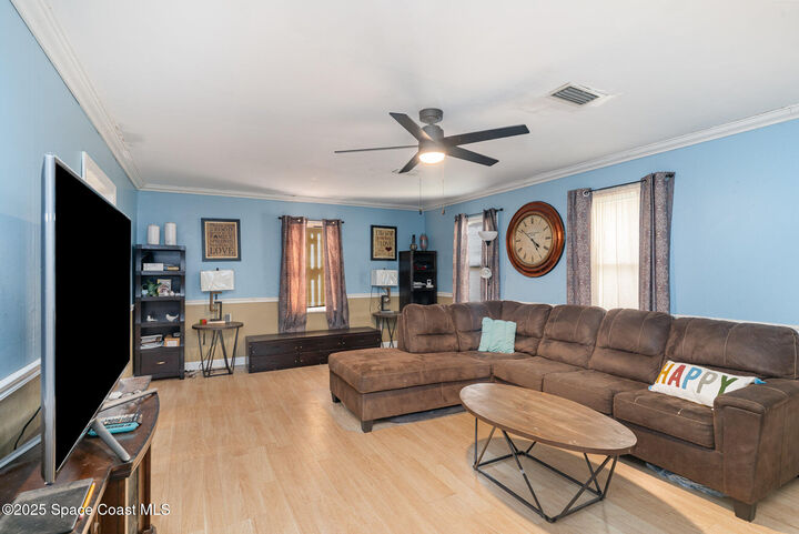 Property Photo: 825 27th Avenue FL 32960