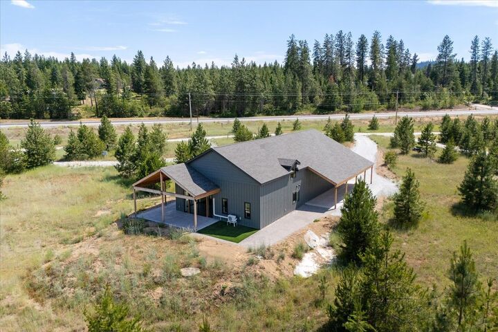 Property Photo:  150 Paragon Dr  WA 99156 