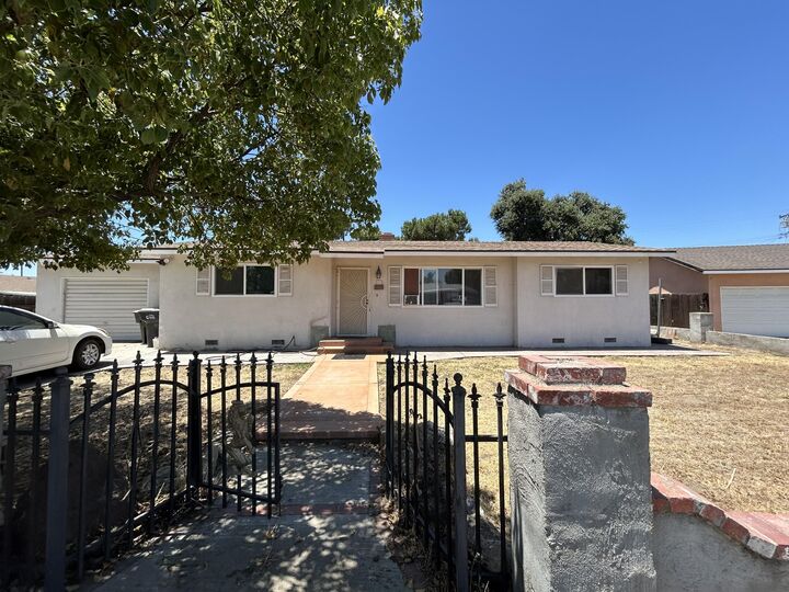 979 Avon Drive  Tulare CA 93274 photo