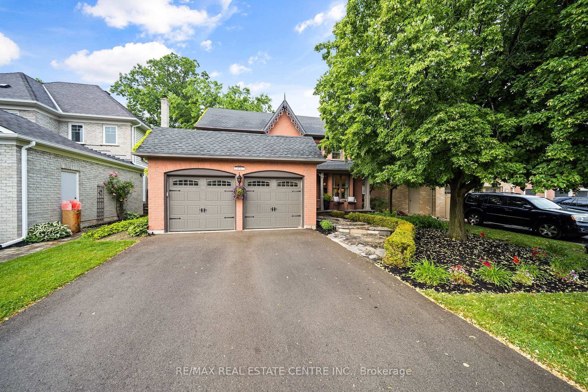 Property Photo:  2067 Annette Court  ON L7M 3W1 
