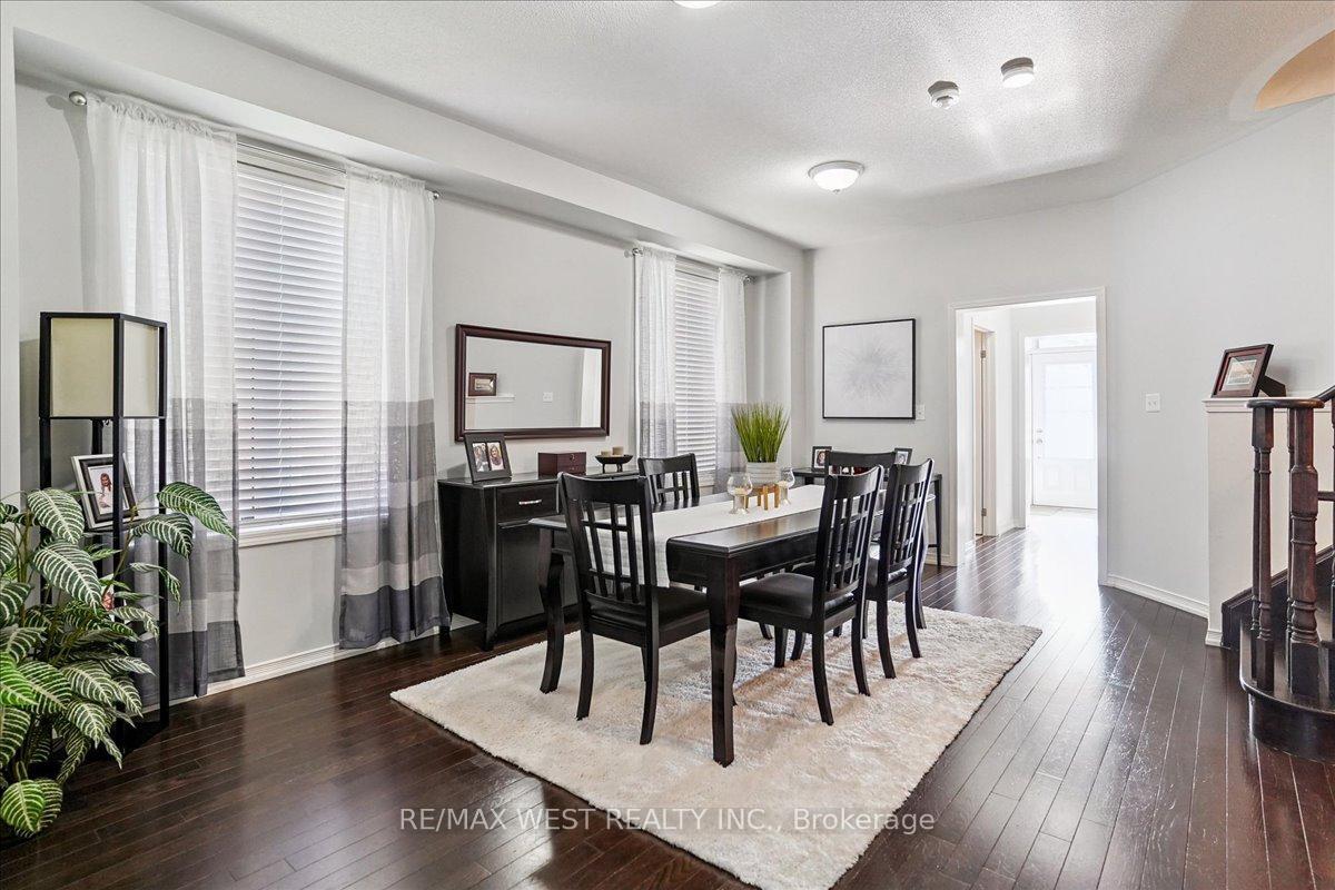 Property Photo:  363 Windfields Farm Drive W  ON L1H 7K4 
