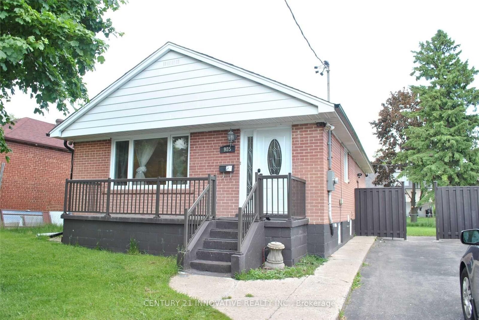 Property Photo:  985 Victoria Park Avenue Bsmt 1+1  ON M4B 2J4