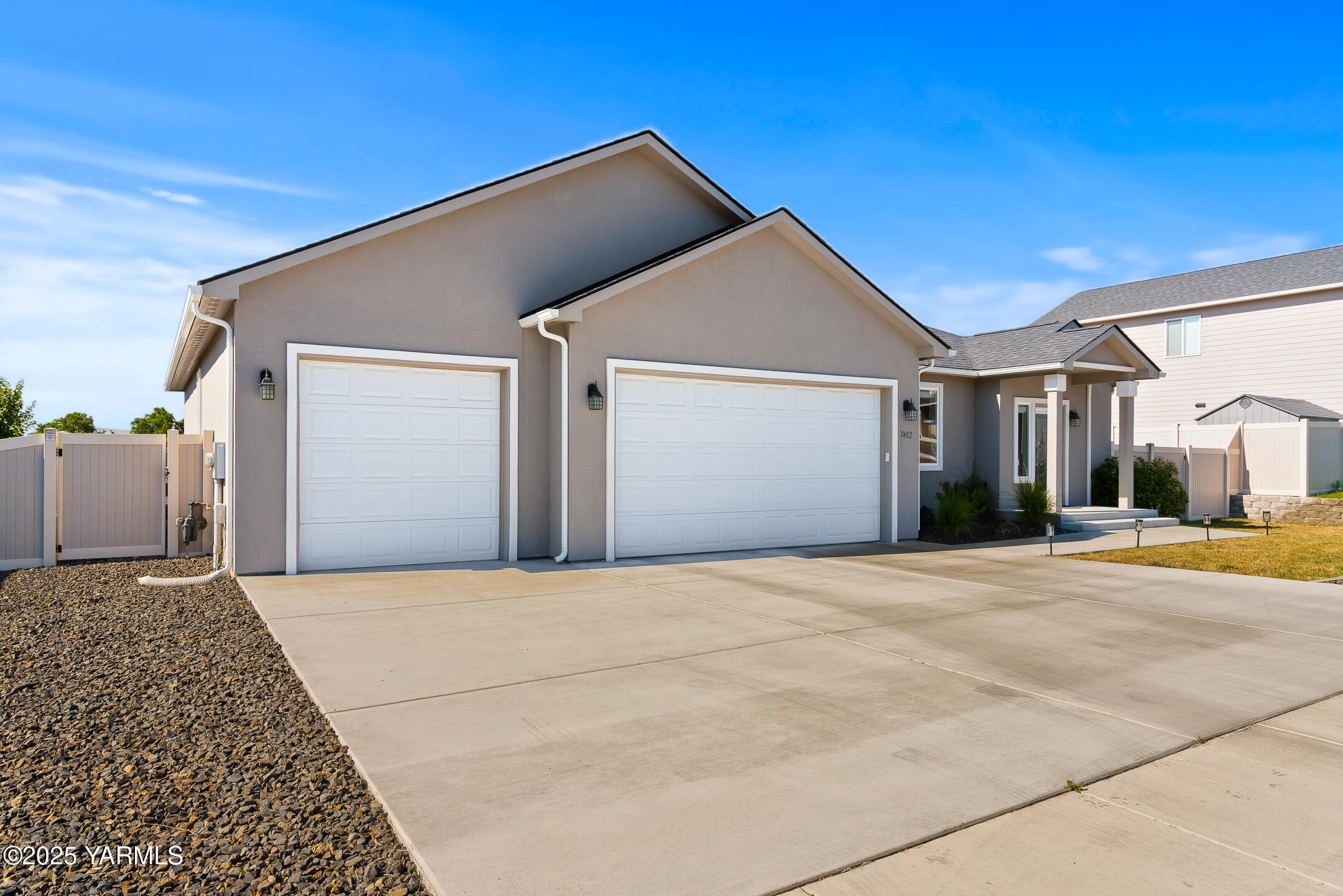 Property Photo: 7402 Viewcrest Way WA 98908