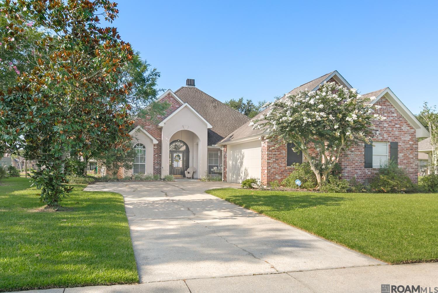 Property Photo: 18918 Beaujolaes Ave LA 70817