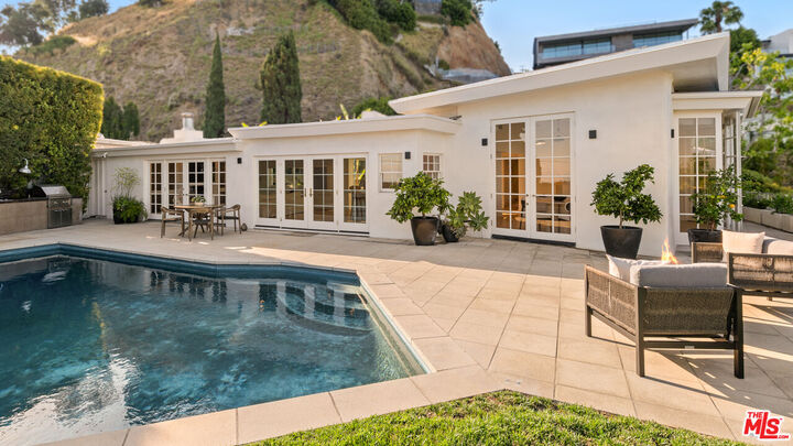 Property Photo:  8383 Hollywood Blvd  CA 90069 