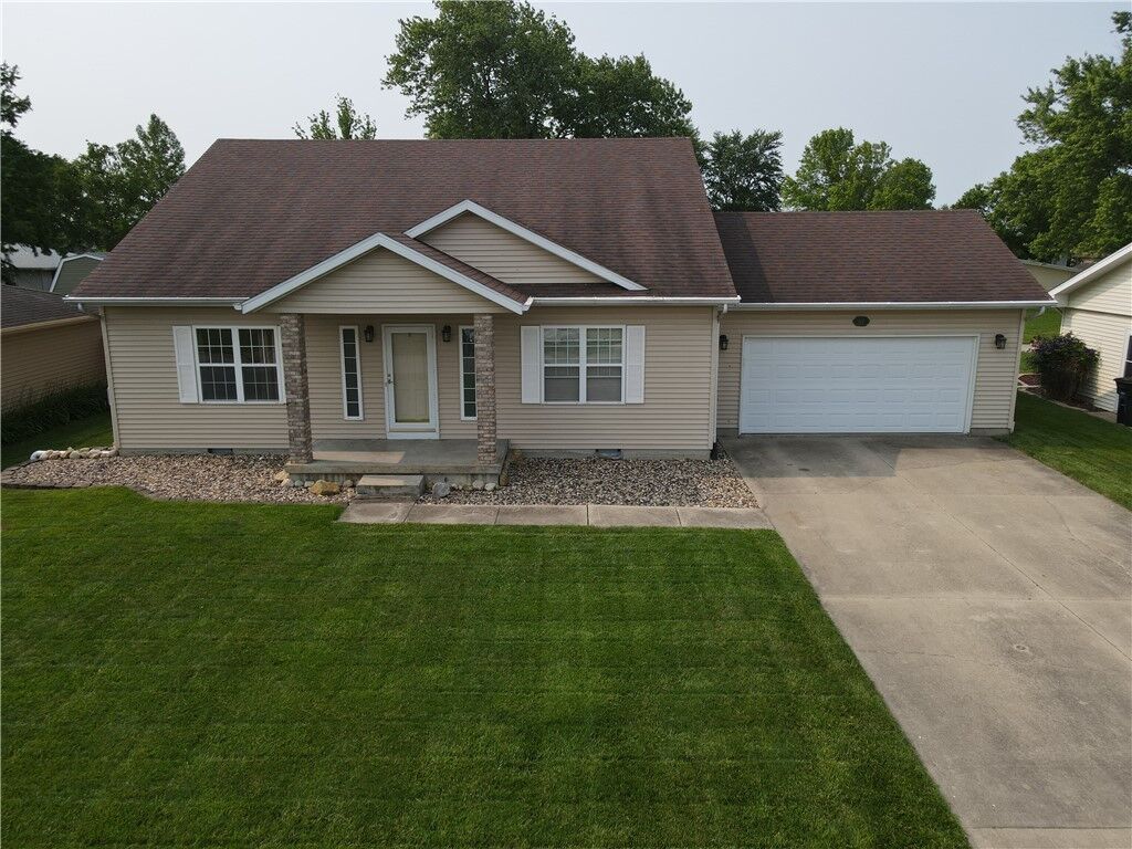 Property Photo:  107 Edgewood Avenue  IL 62401 