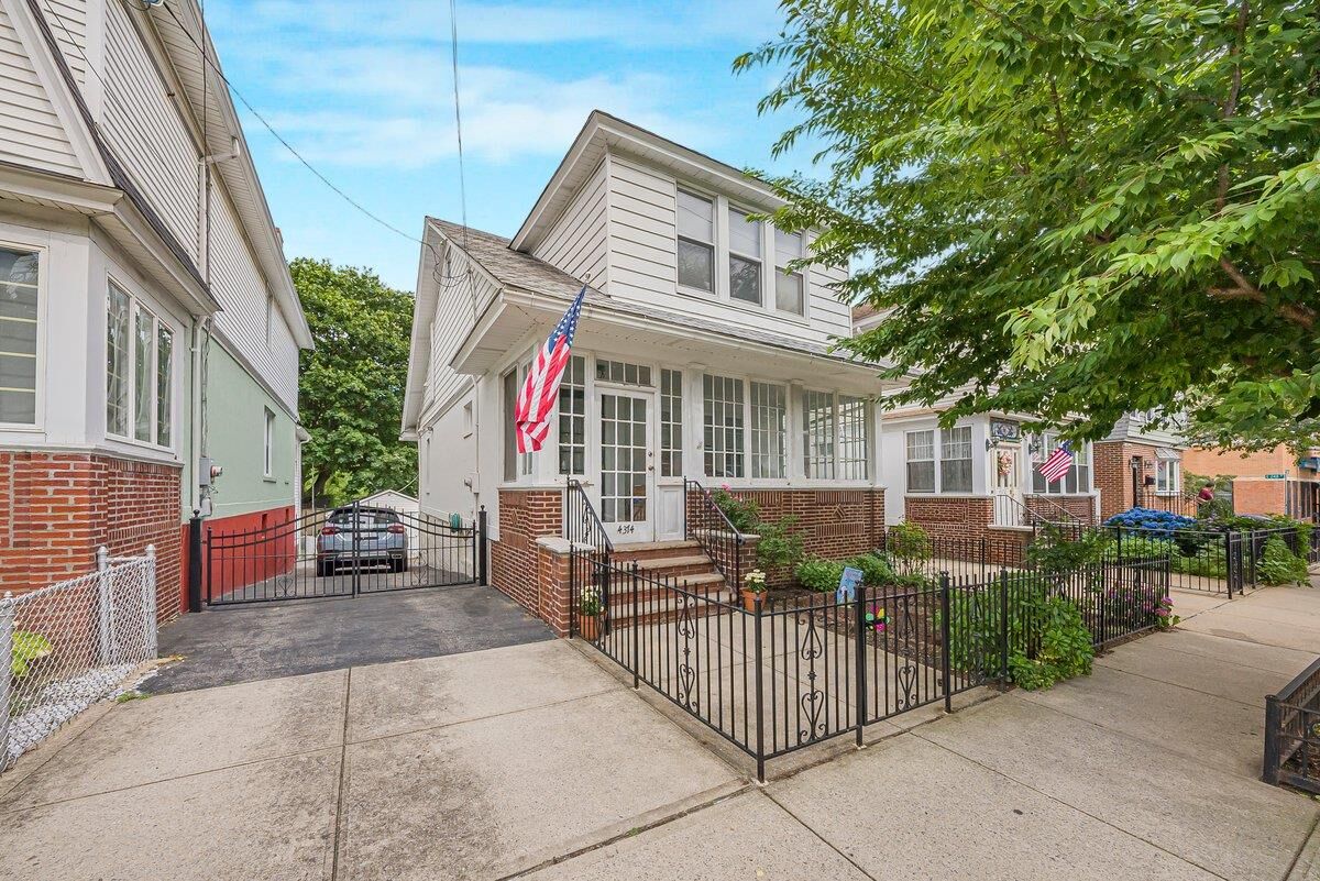 Property Photo: 4374 Katonah Avenue NY 10470