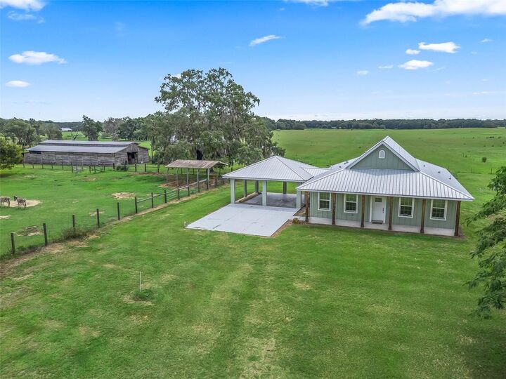 Property Photo: 8567 Cr 635 FL 33513