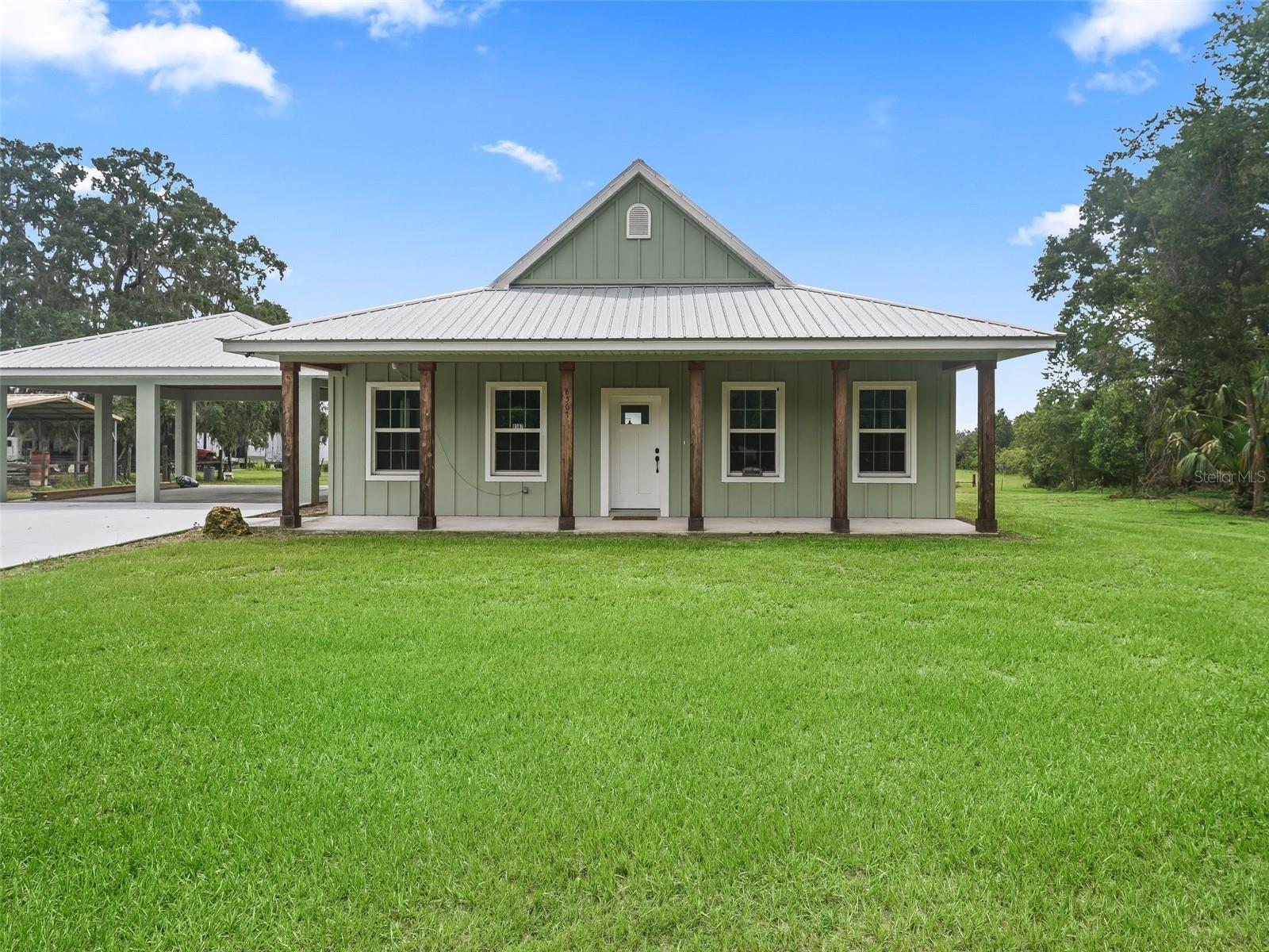 Property Photo: 8567 Cr 635 FL 33513