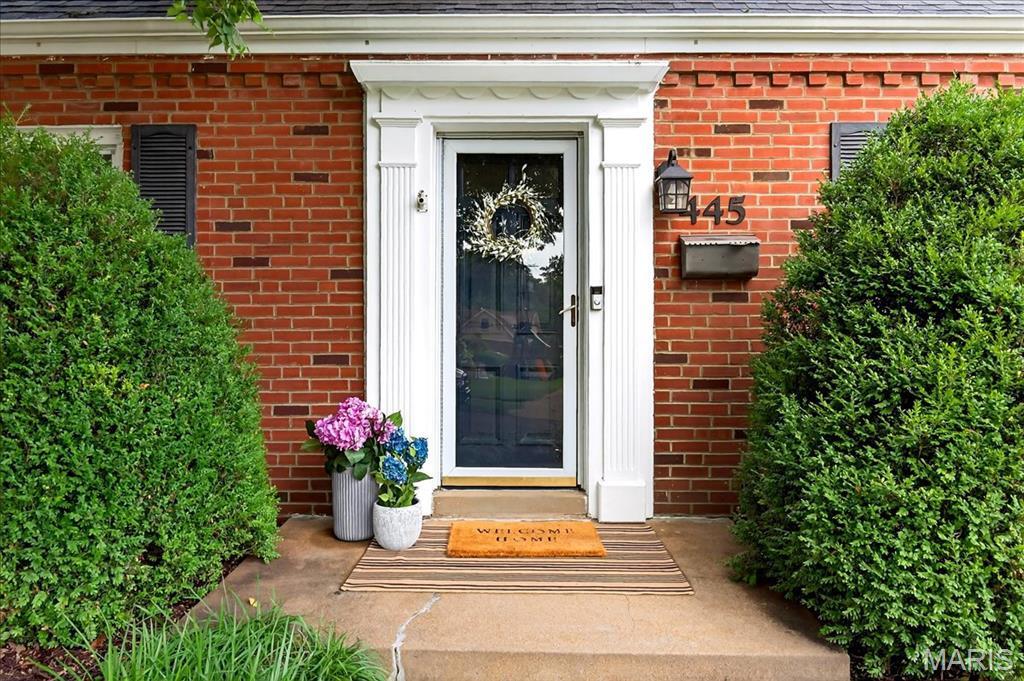 Property Photo:  445 Dickens Avenue  MO 63122 