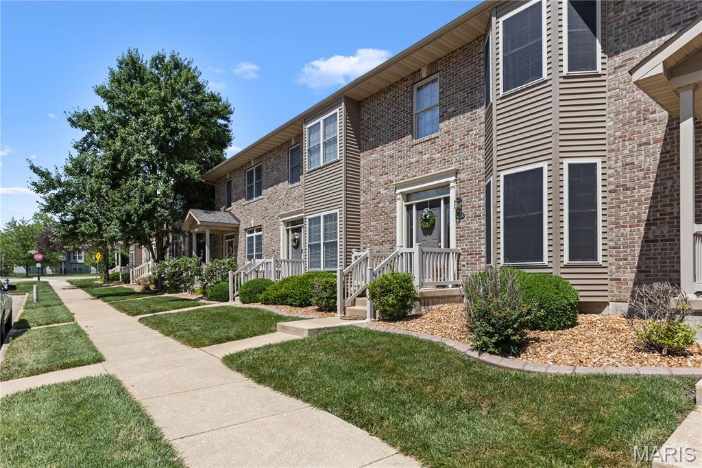 Property Photo: 521 Queens Court Place MO 63376