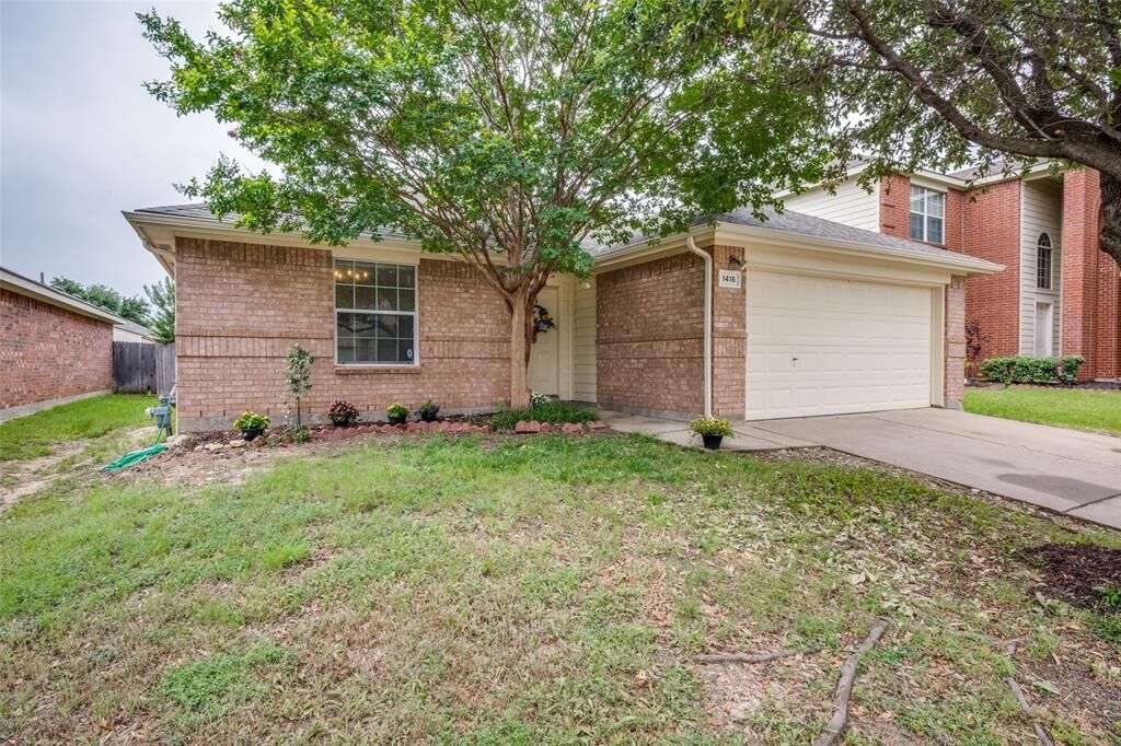 Property Photo: 1416 Bluff Oak Way TX 76131