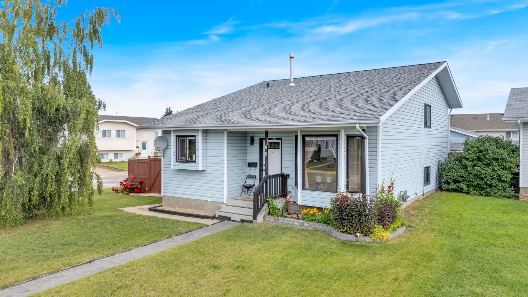 Property Photo:  45 Sunrise Crescent  AB T4M 0K6 