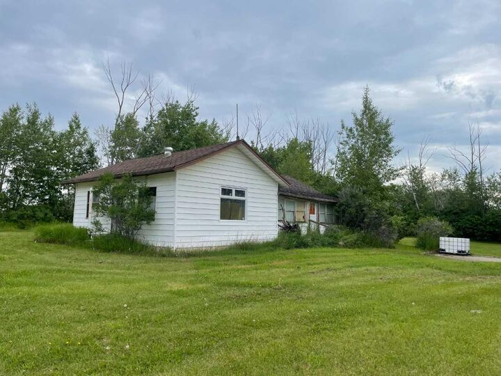 Property Photo: 5411 50 Street AB T0H 0E0