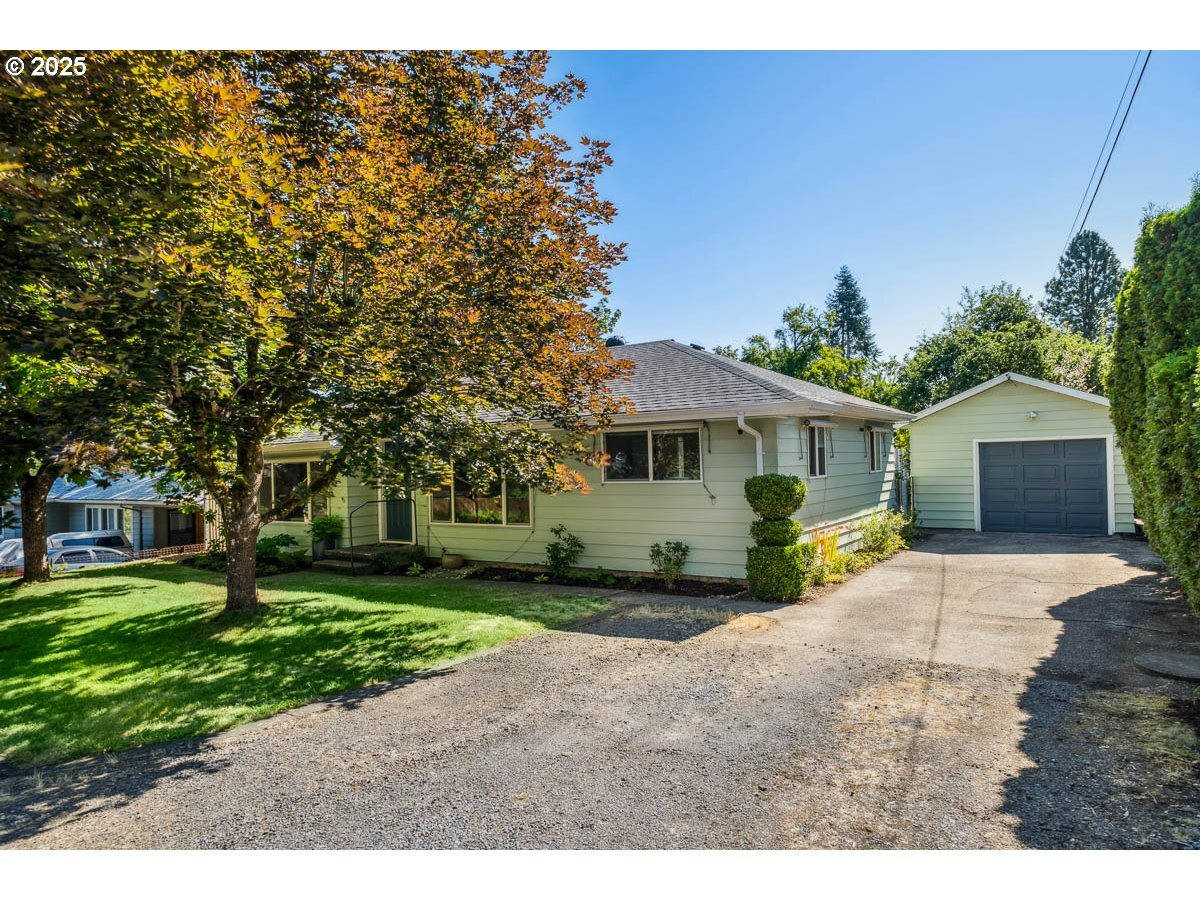 Property Photo:  128 NE 127th Ave  OR 97230 