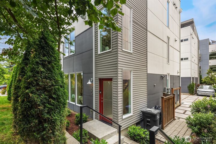 Property Photo:  909  29th Avenue S  WA 98144 