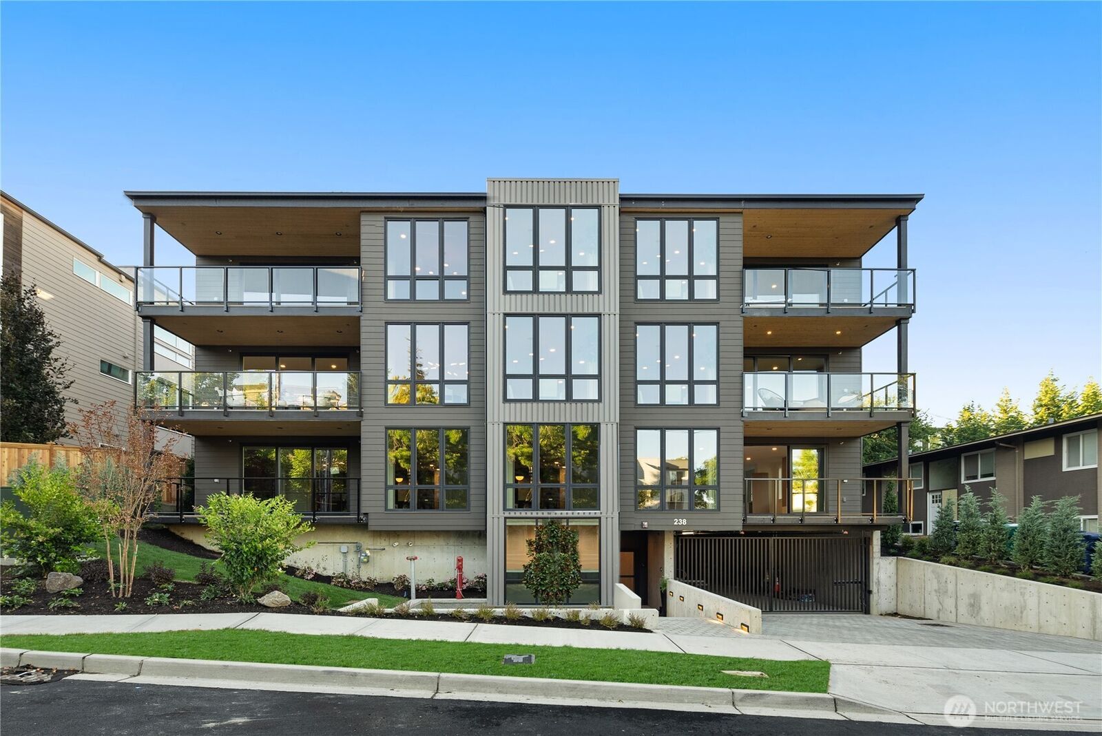 Property Photo:  238  4th Avenue 300  WA 98033 