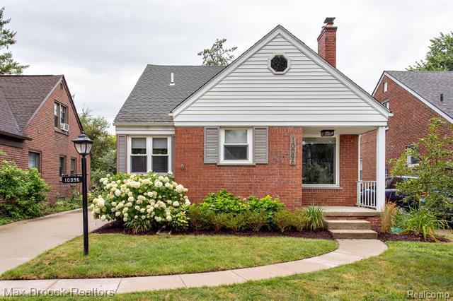 10096 Hart Avenue  Huntington Woods MI 48070 photo