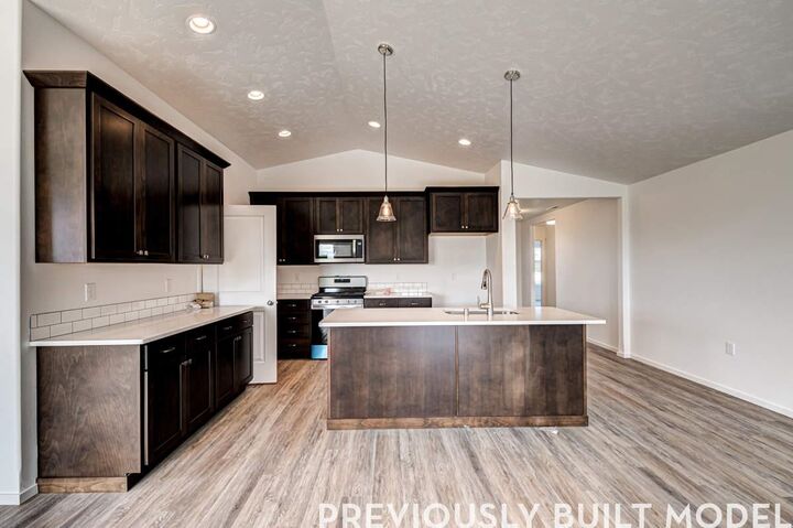 Property Photo: 18727 E Riverside Ct WA 99016
