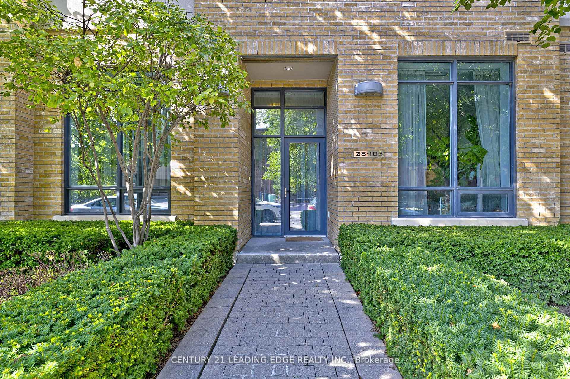 Property Photo:  28 Linden Street 103  ON M4Y 0A4 
